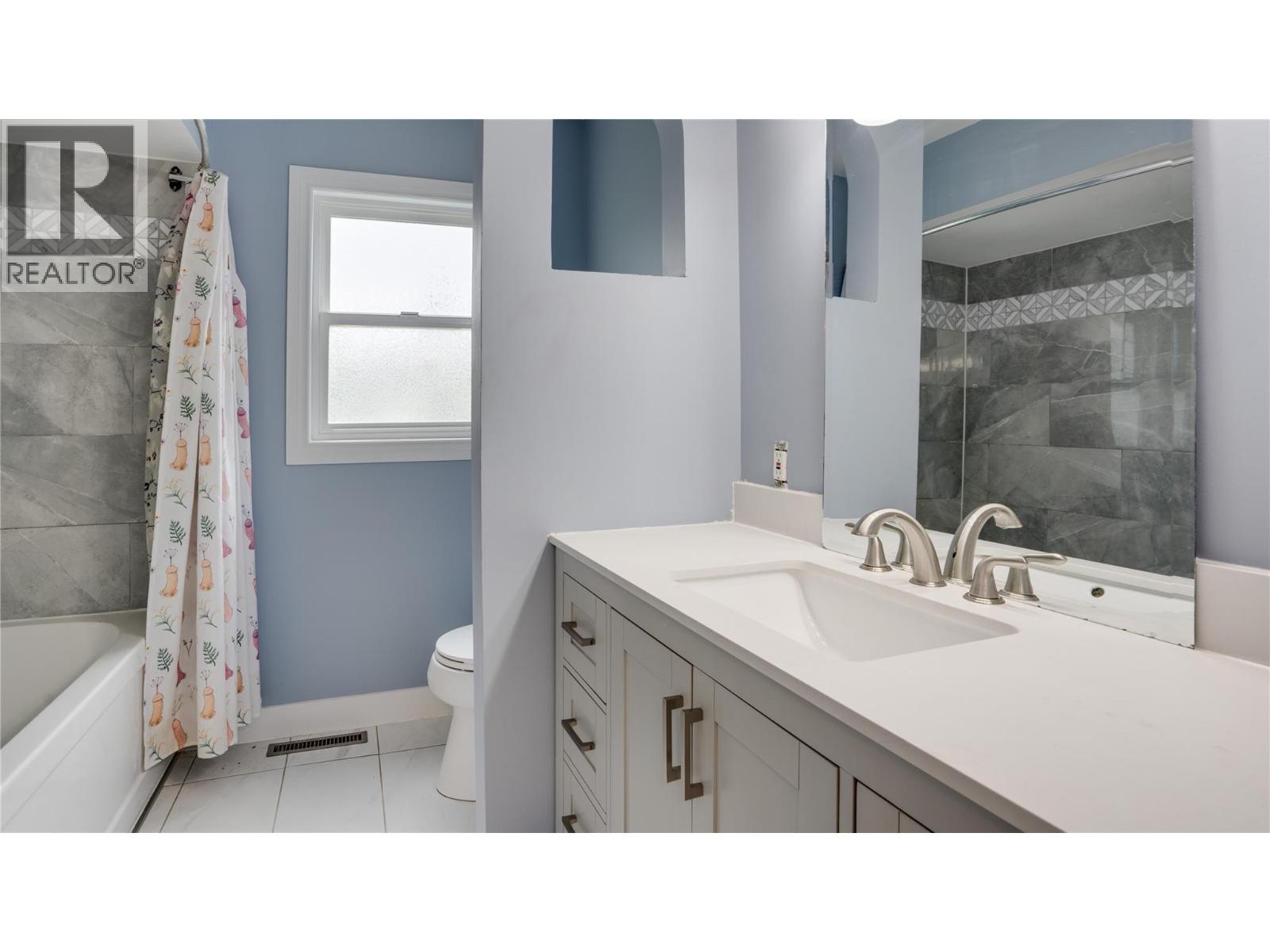 2025 Catt Avenue, Lumby, British Columbia  V0E 2G0 - Photo 16 - 10388927