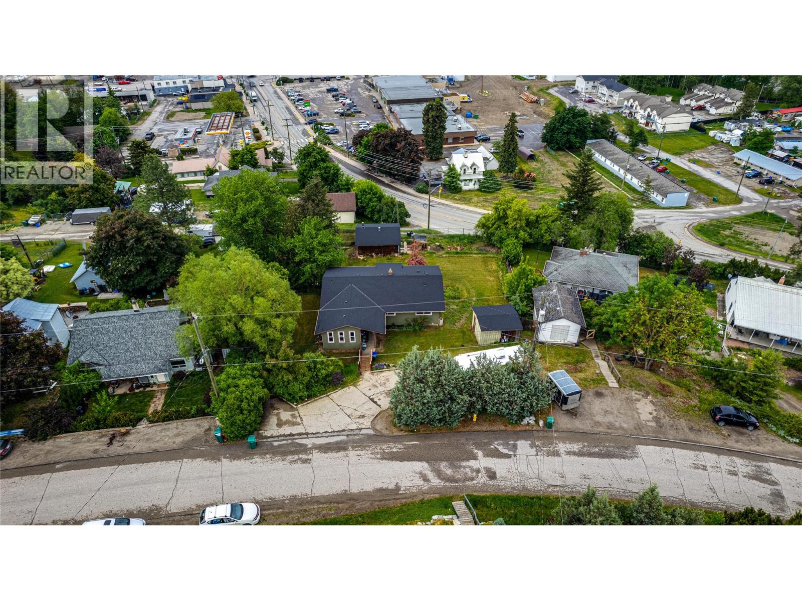 2025 Catt Avenue, Lumby, British Columbia  V0E 2G0 - Photo 2 - 10388927