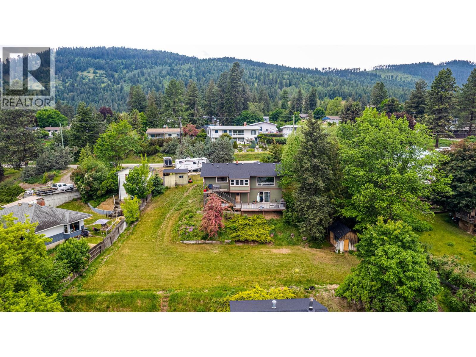 2025 Catt Avenue, Lumby, British Columbia  V0E 2G0 - Photo 3 - 10388927