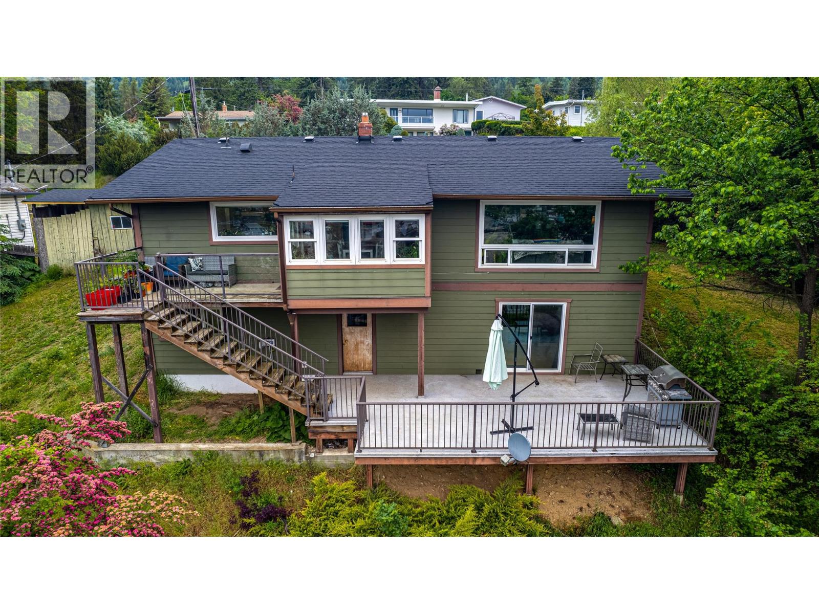 2025 Catt Avenue, Lumby, British Columbia  V0E 2G0 - Photo 5 - 10388927