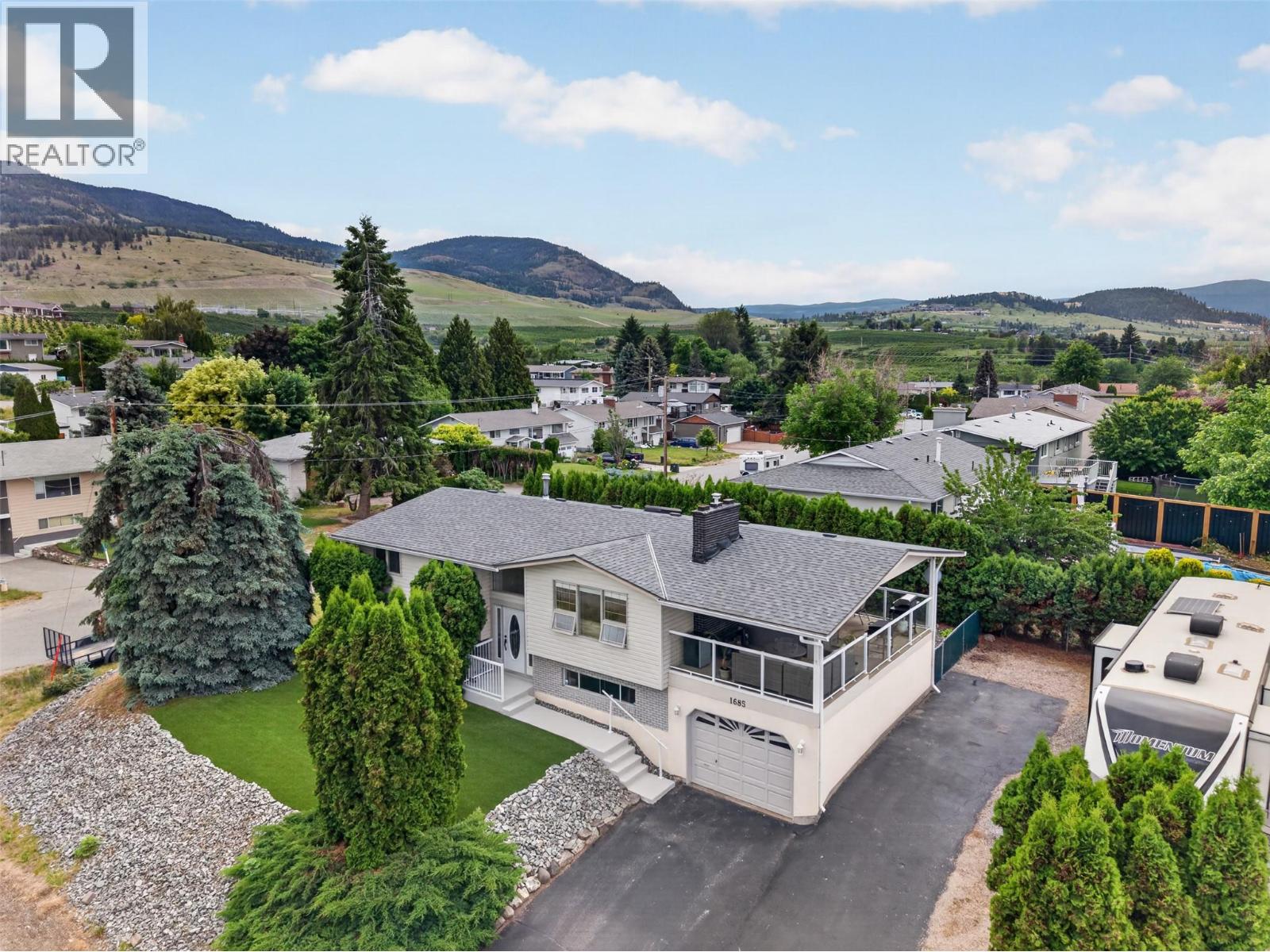 1685 Jonathan Road, Kelowna, British Columbia  V1P 1A7 - Photo 2 - 10387516