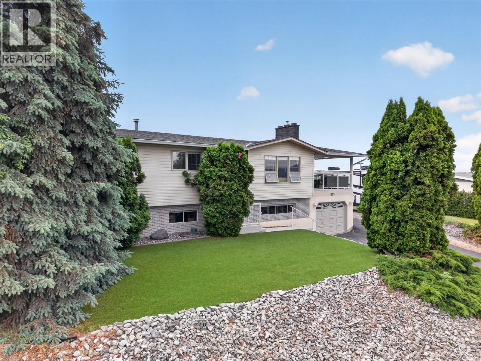 1685 Jonathan Road, Kelowna, British Columbia  V1P 1A7 - Photo 3 - 10387516