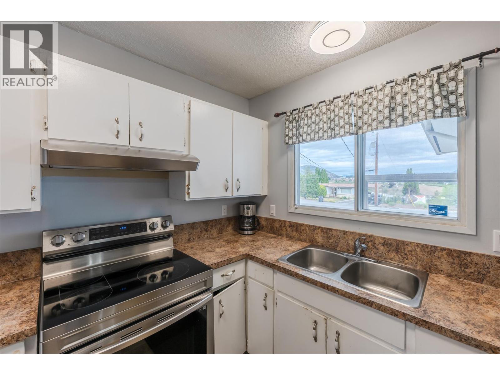 7503 Howis Crescent, Summerland, British Columbia  V0H 1Z4 - Photo 9 - 10388952