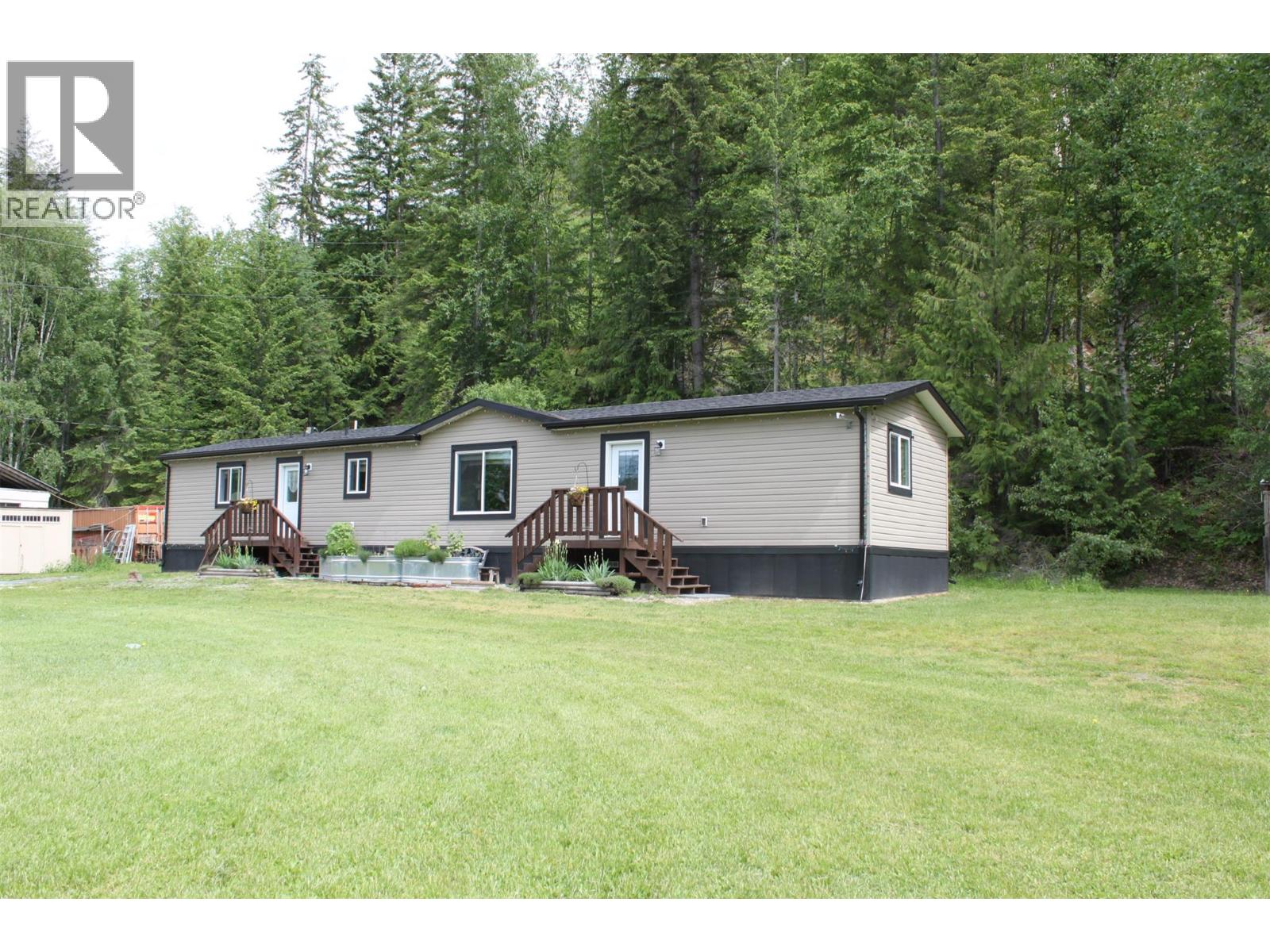 3015 6 Highway, Nakusp, British Columbia  V0G 1R1 - Photo 30 - 10389288