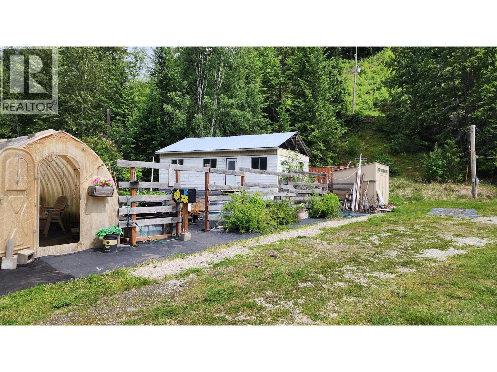 3015 6 Highway, Nakusp, British Columbia  V0G 1R1 - Photo 34 - 10389288