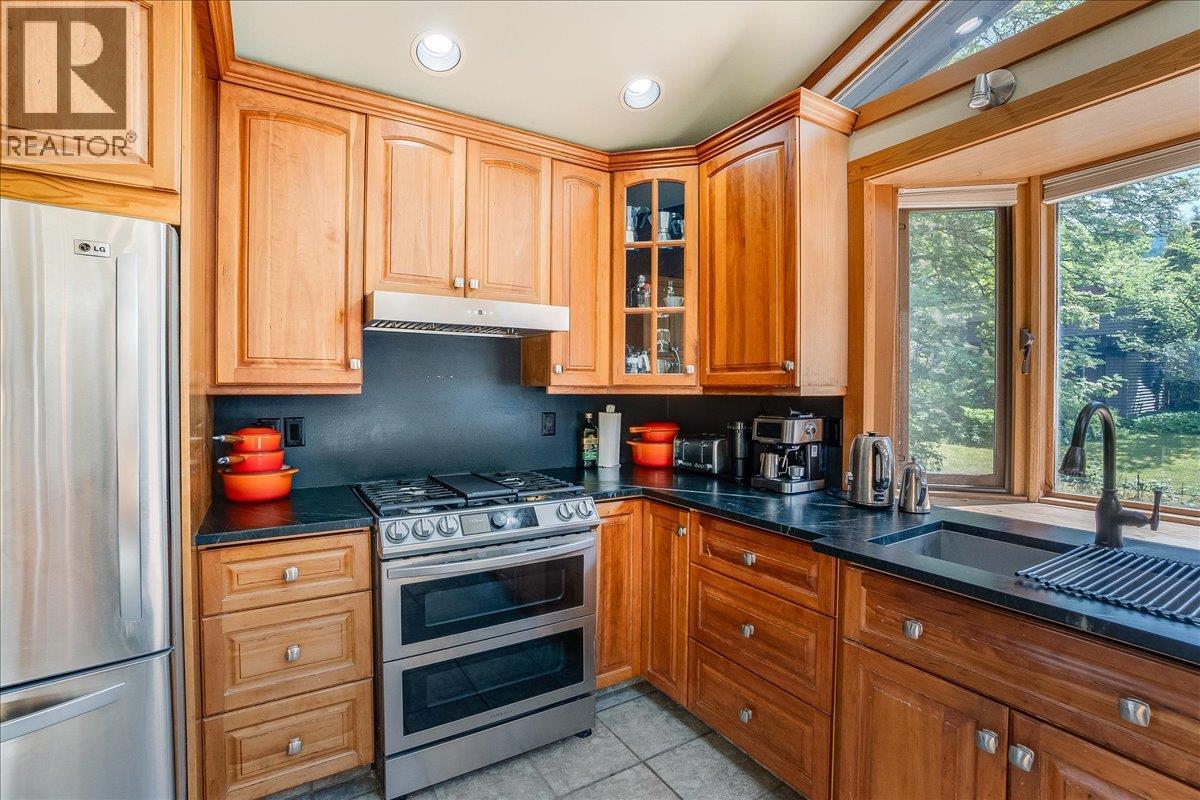 1001 Gilker Street, Nelson, British Columbia  V1L 5V3 - Photo 14 - 10389313