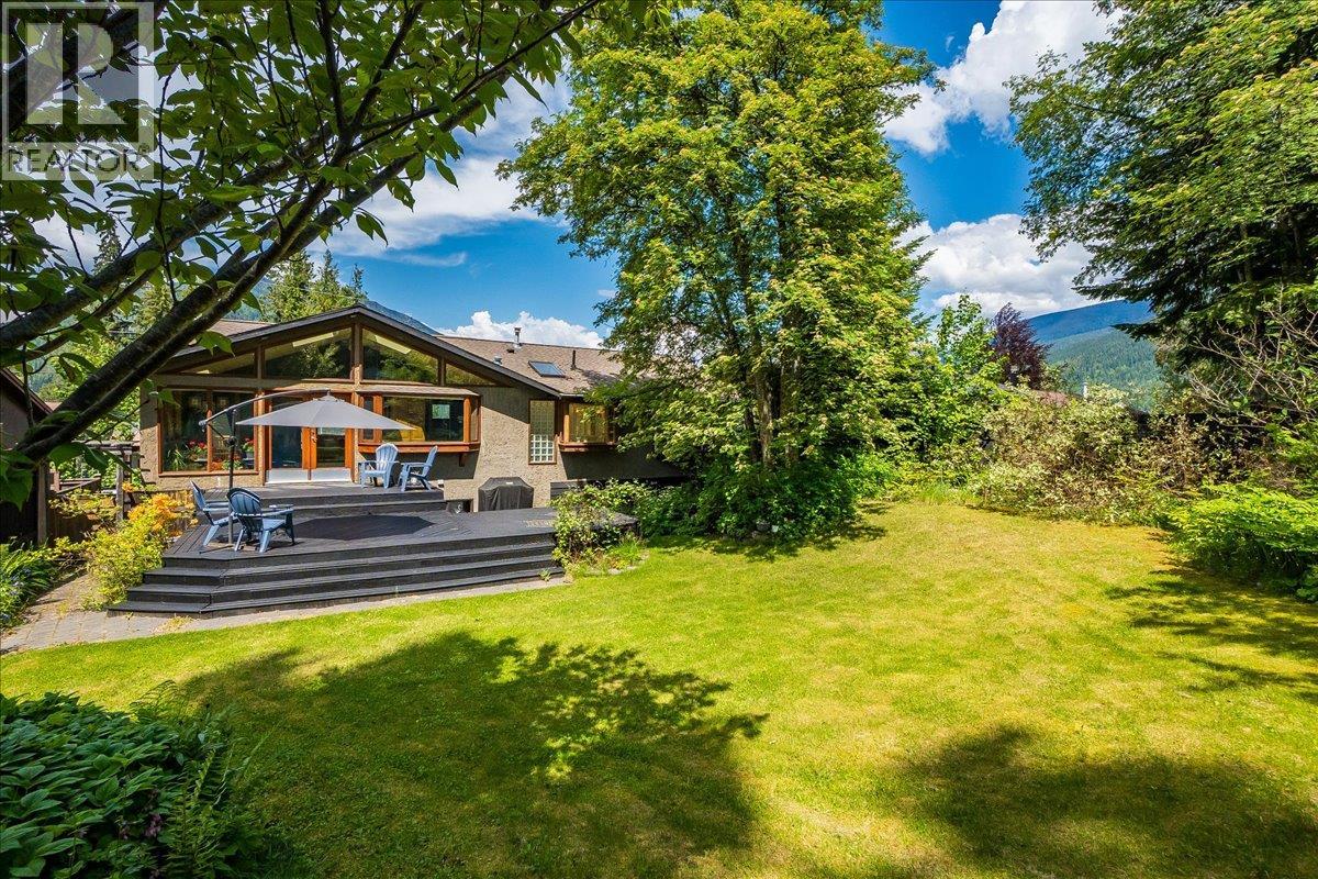 1001 Gilker Street, Nelson, British Columbia  V1L 5V3 - Photo 2 - 10389313