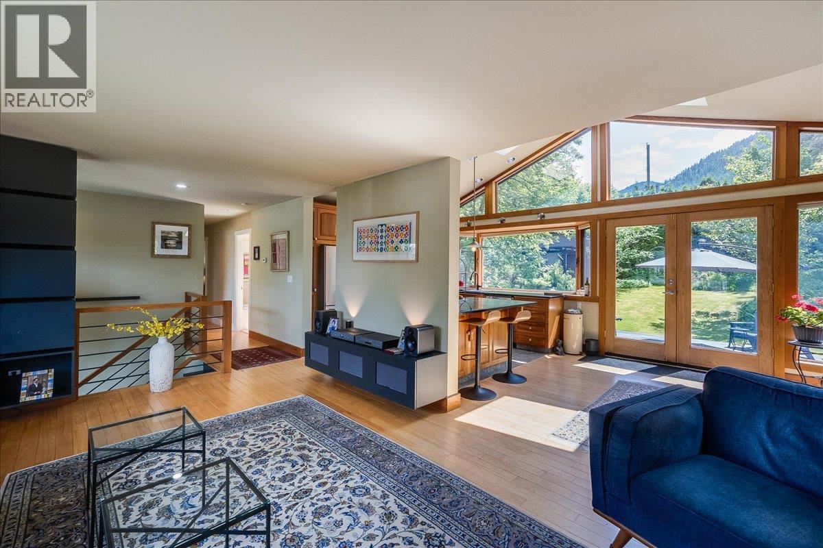 1001 Gilker Street, Nelson, British Columbia  V1L 5V3 - Photo 7 - 10389313