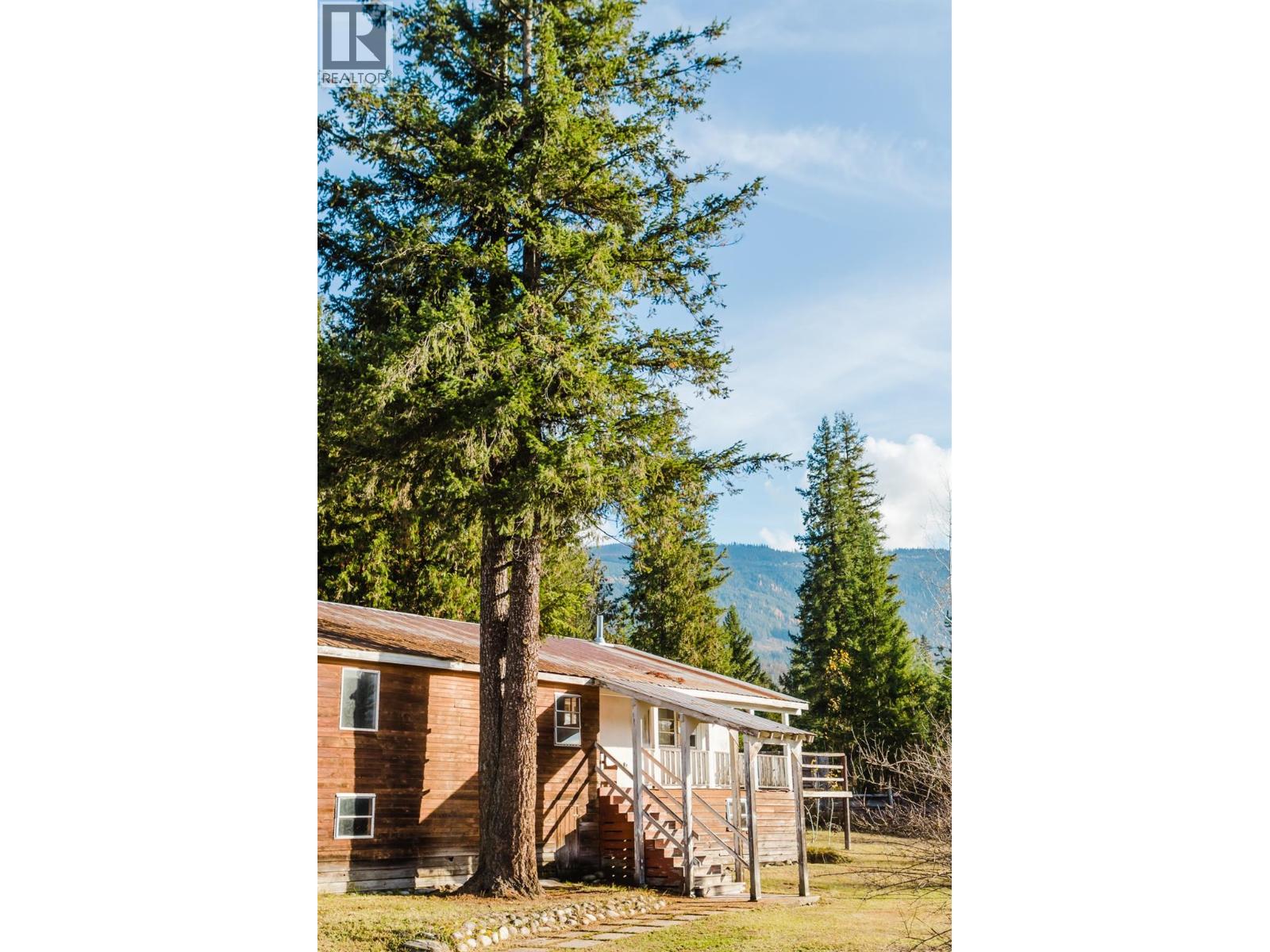 3974 Malakwa Station Road, Malakwa, British Columbia  V0E 2J0 - Photo 11 - 10387470