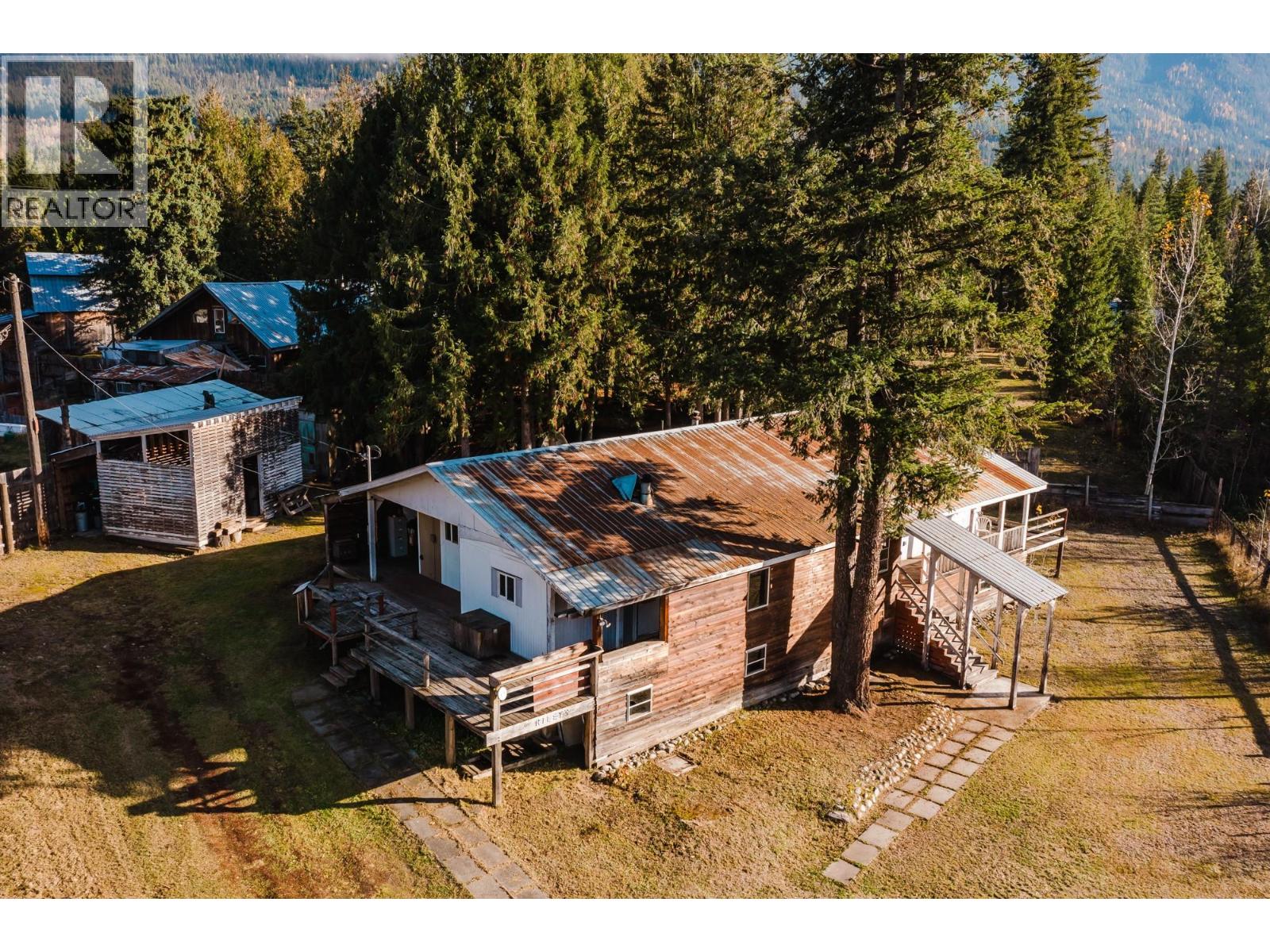 3974 Malakwa Station Road, Malakwa, British Columbia  V0E 2J0 - Photo 2 - 10387470