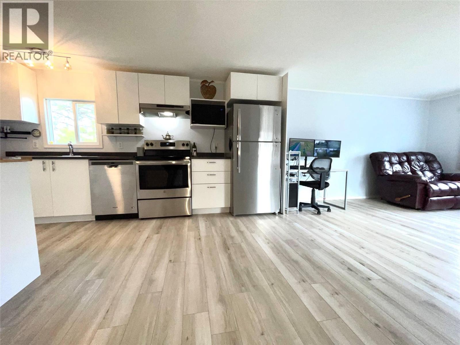 2321 33rd Avenue N, Cranbrook, British Columbia  V1C 3Y9 - Photo 5 - 10389346