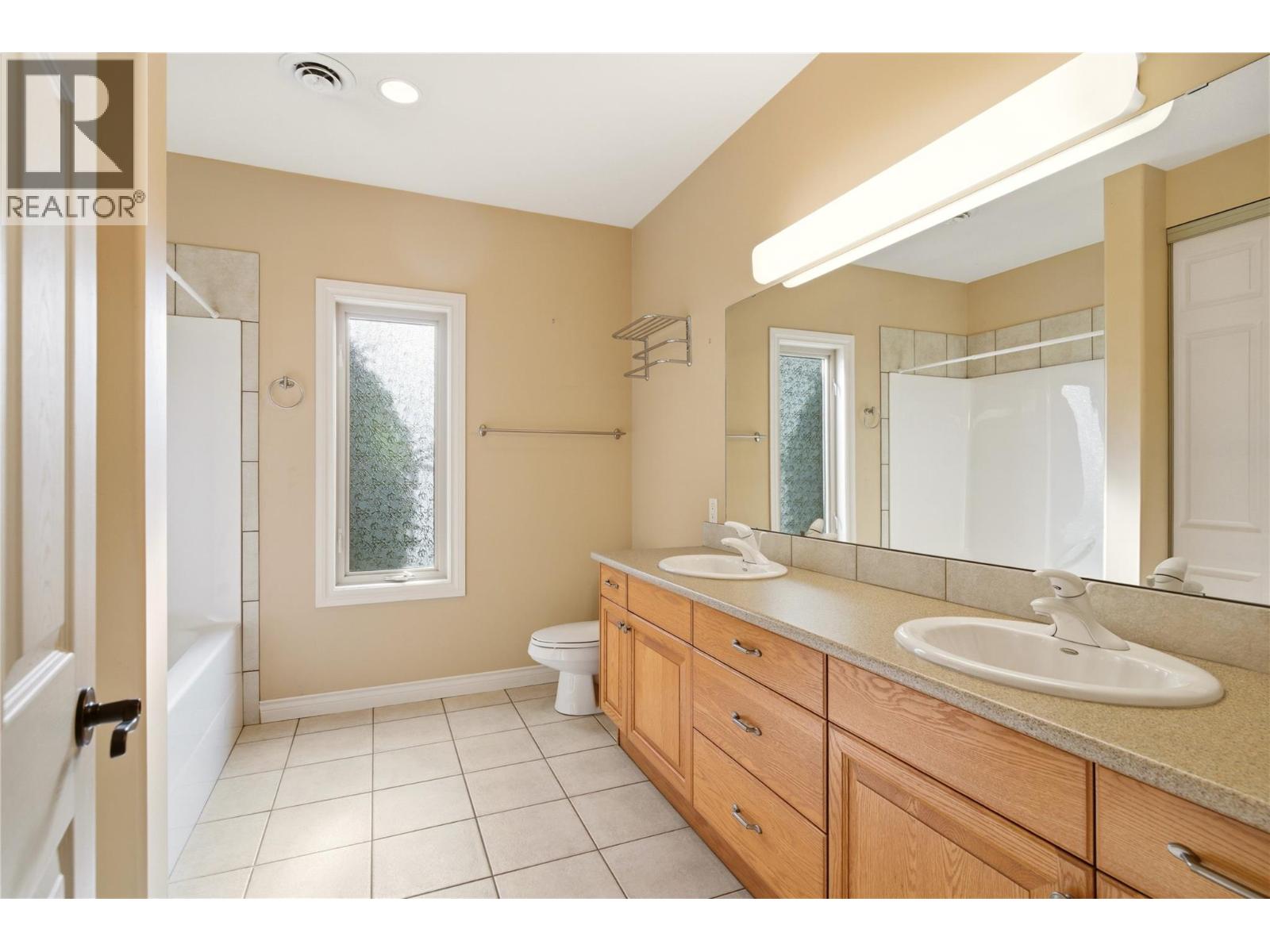 448 Viewcrest Road, Kelowna, British Columbia  V1W 4K1 - Photo 36 - 10389290