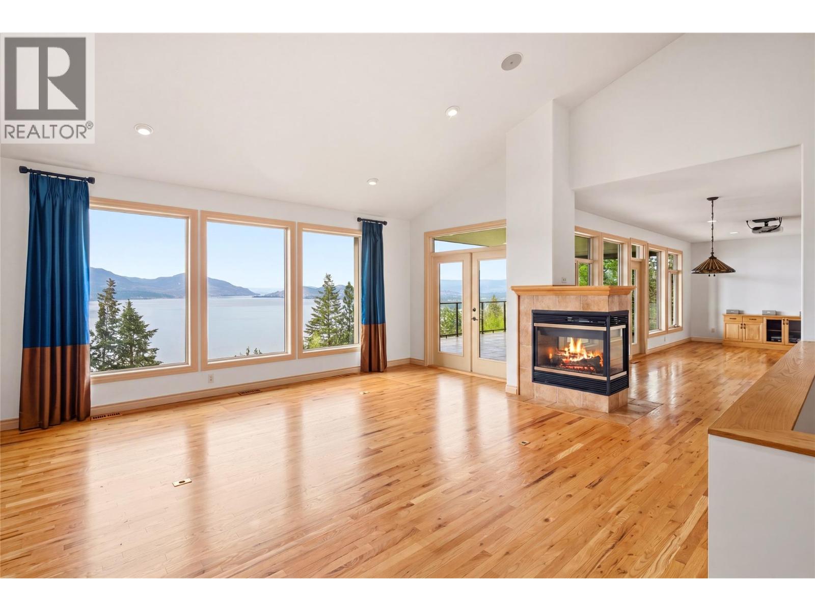 448 Viewcrest Road, Kelowna, British Columbia  V1W 4K1 - Photo 5 - 10389290