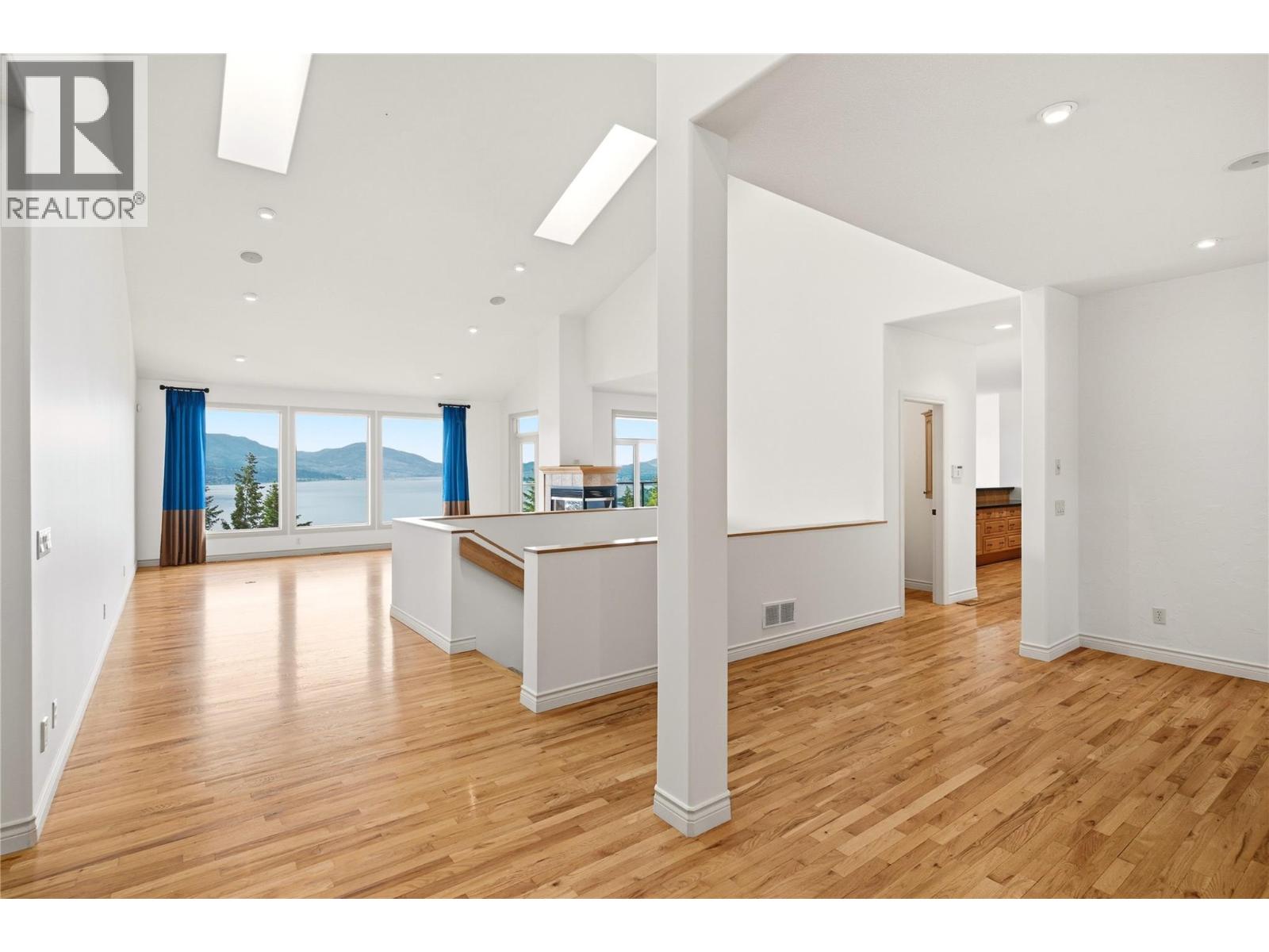 448 Viewcrest Road, Kelowna, British Columbia  V1W 4K1 - Photo 6 - 10389290