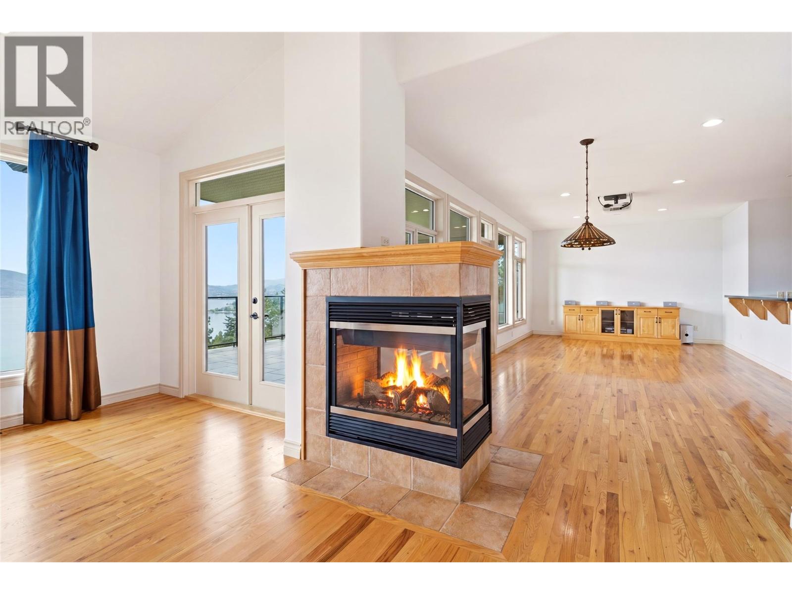 448 Viewcrest Road, Kelowna, British Columbia  V1W 4K1 - Photo 8 - 10389290