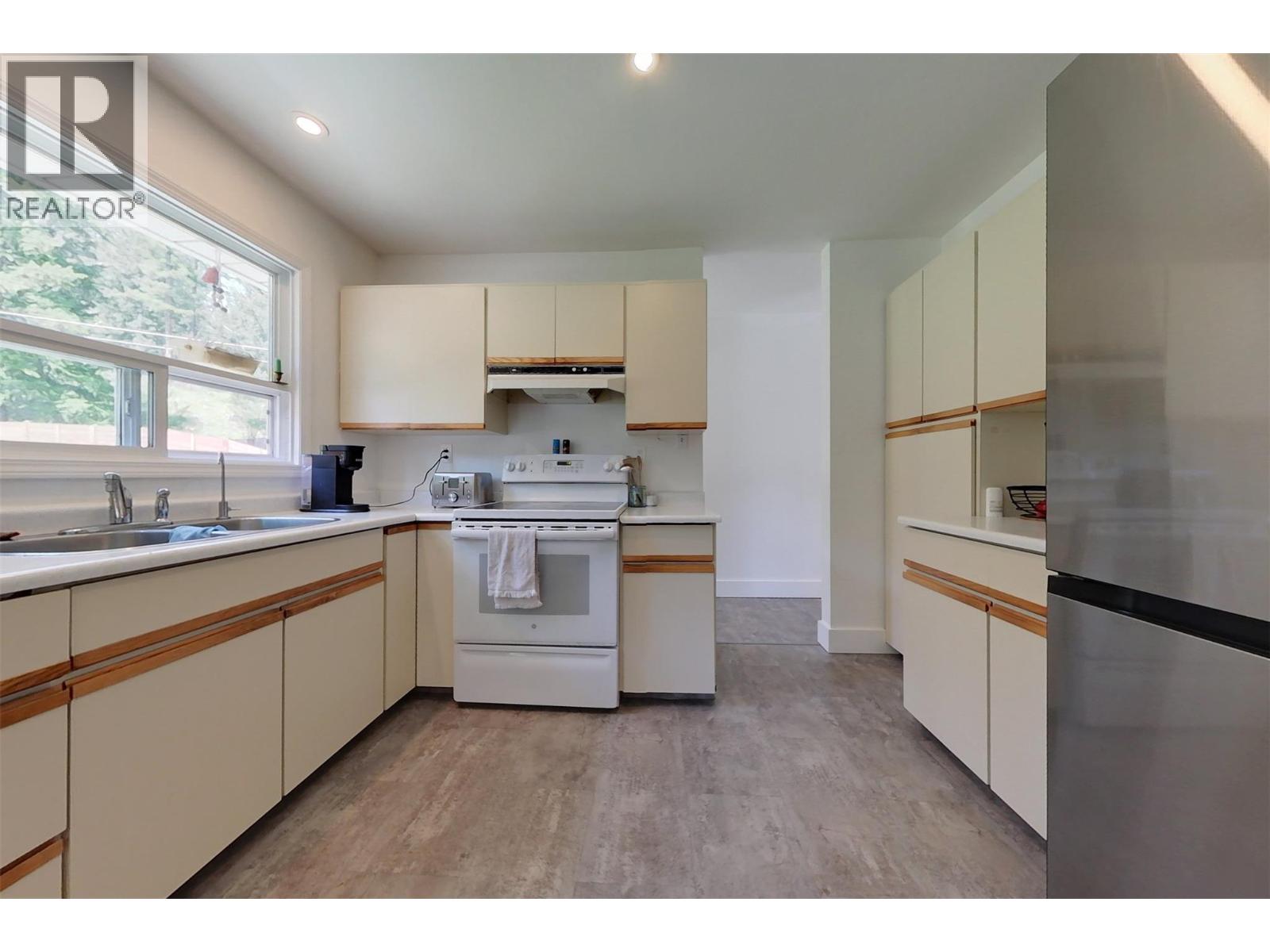 129 Levirs Avenue, Kimberley, British Columbia  V1A 1X6 - Photo 7 - 10389392