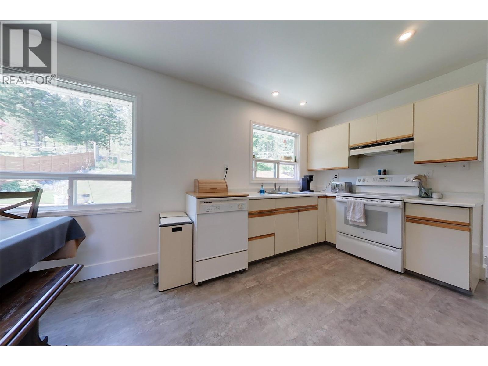 129 Levirs Avenue, Kimberley, British Columbia  V1A 1X6 - Photo 8 - 10389392