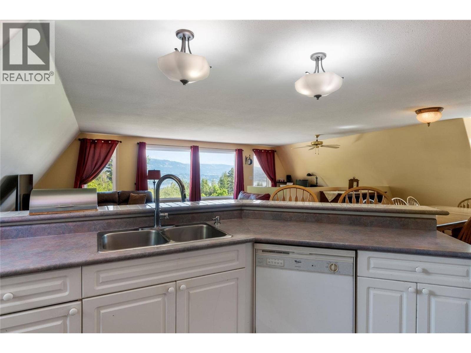 5641 50 Street Nw, Salmon Arm, British Columbia  V1E 3A6 - Photo 32 - 10388430
