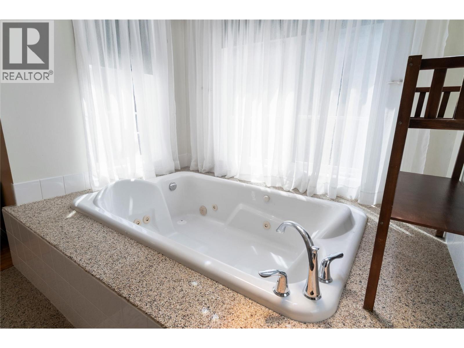 5641 50 Street Nw, Salmon Arm, British Columbia  V1E 3A6 - Photo 42 - 10388430