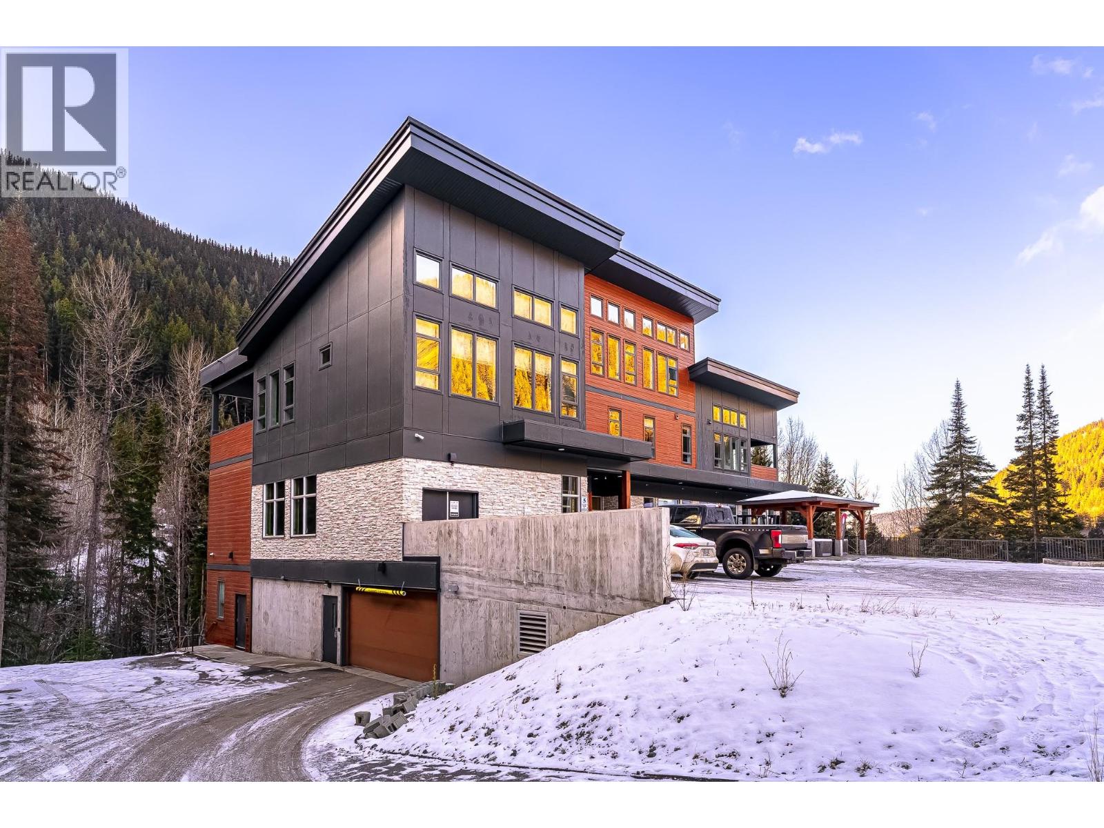 1130 Sun Peaks Road Unit# 136, Sun Peaks, British Columbia  V0E 5N0 - Photo 1 - 10389328