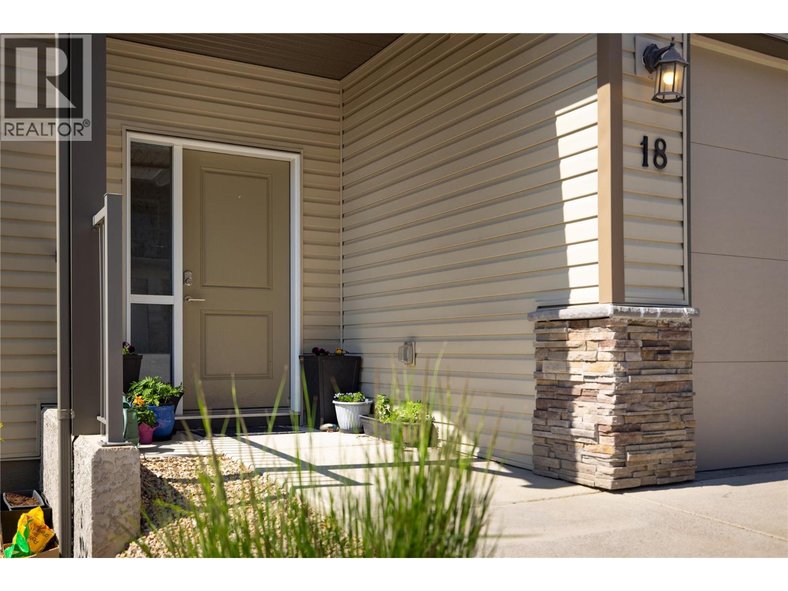 933 Mt Robson Place Unit# 18, Vernon, British Columbia  V1B 4G4 - Photo 3 - 10389427