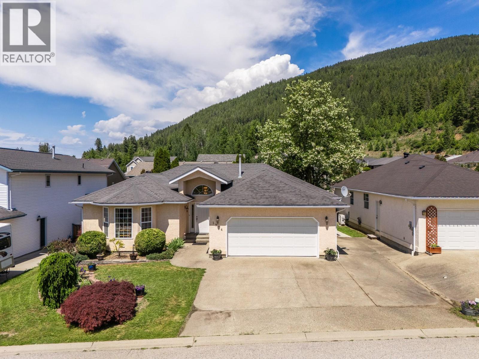 1924 HURL Street, creston, British Columbia