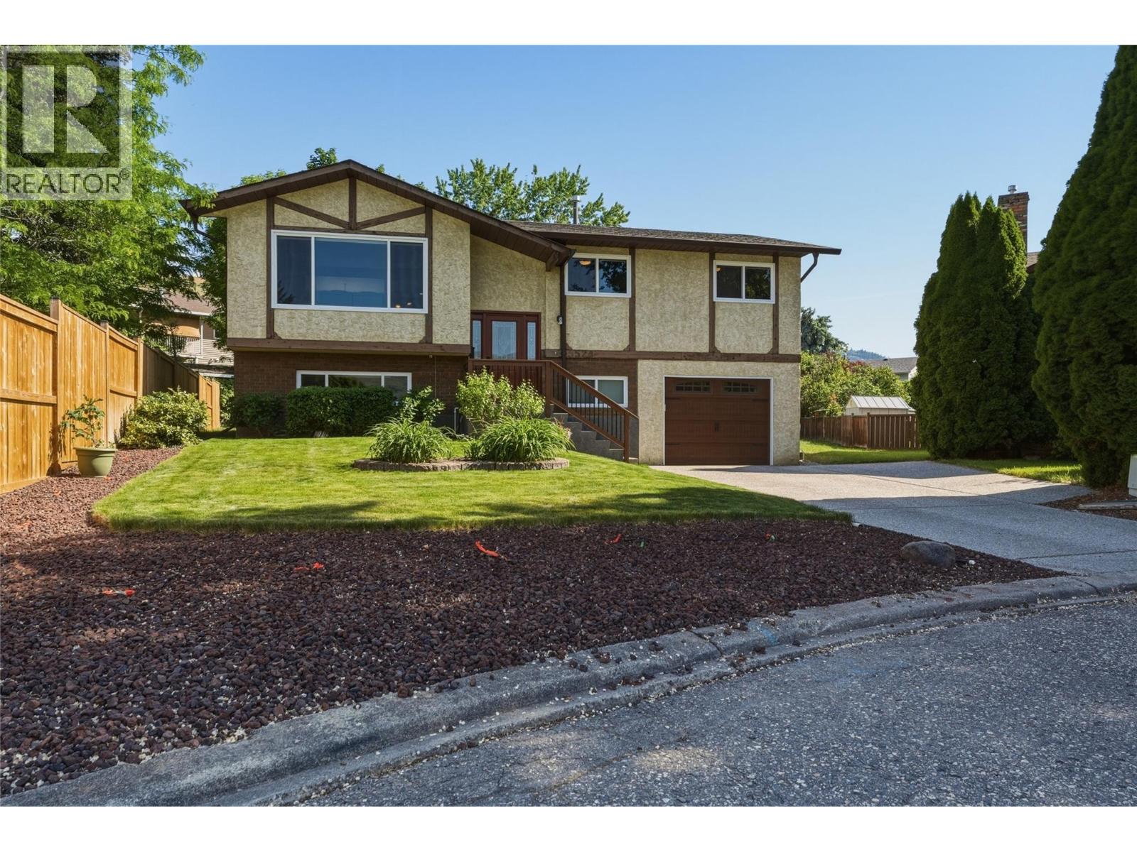 5524 South Vernon Place, Vernon, British Columbia  V1T 8N5 - Photo 1 - 10387956