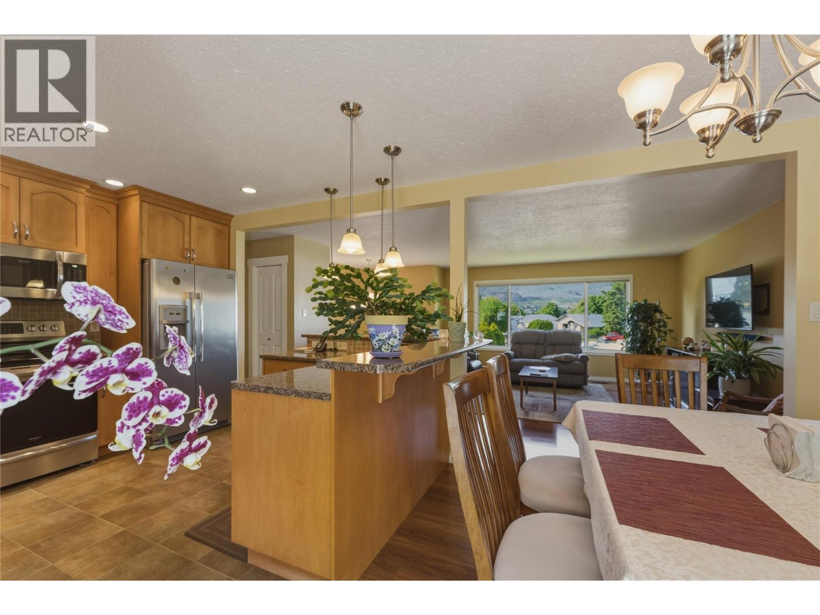 5524 South Vernon Place, Vernon, British Columbia  V1T 8N5 - Photo 12 - 10387956