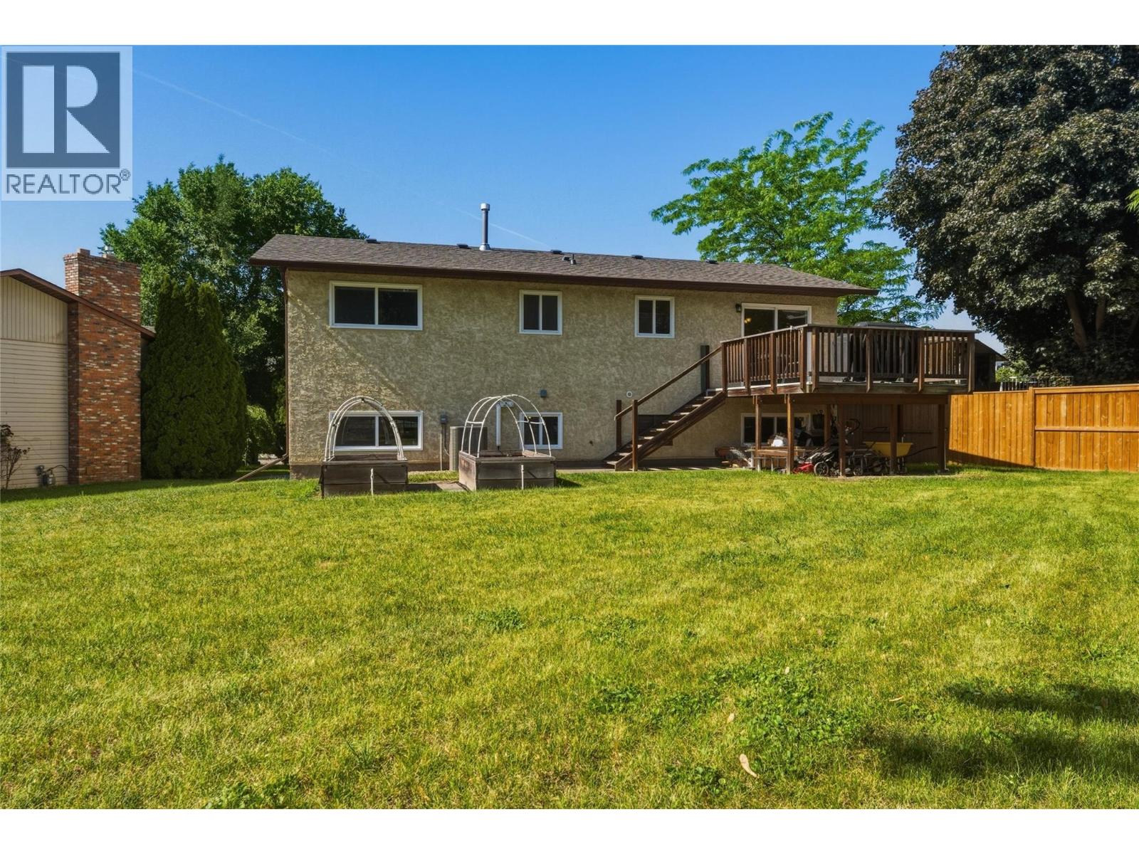 5524 South Vernon Place, Vernon, British Columbia  V1T 8N5 - Photo 2 - 10387956