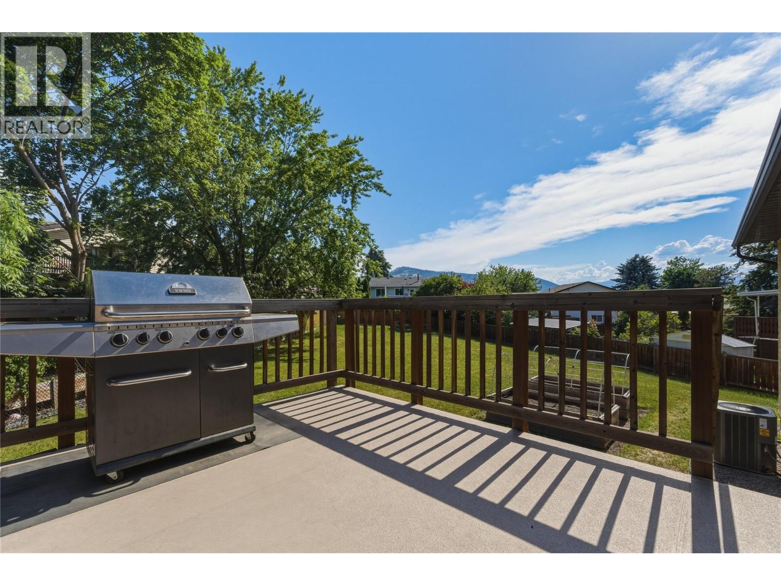 5524 South Vernon Place, Vernon, British Columbia  V1T 8N5 - Photo 4 - 10387956