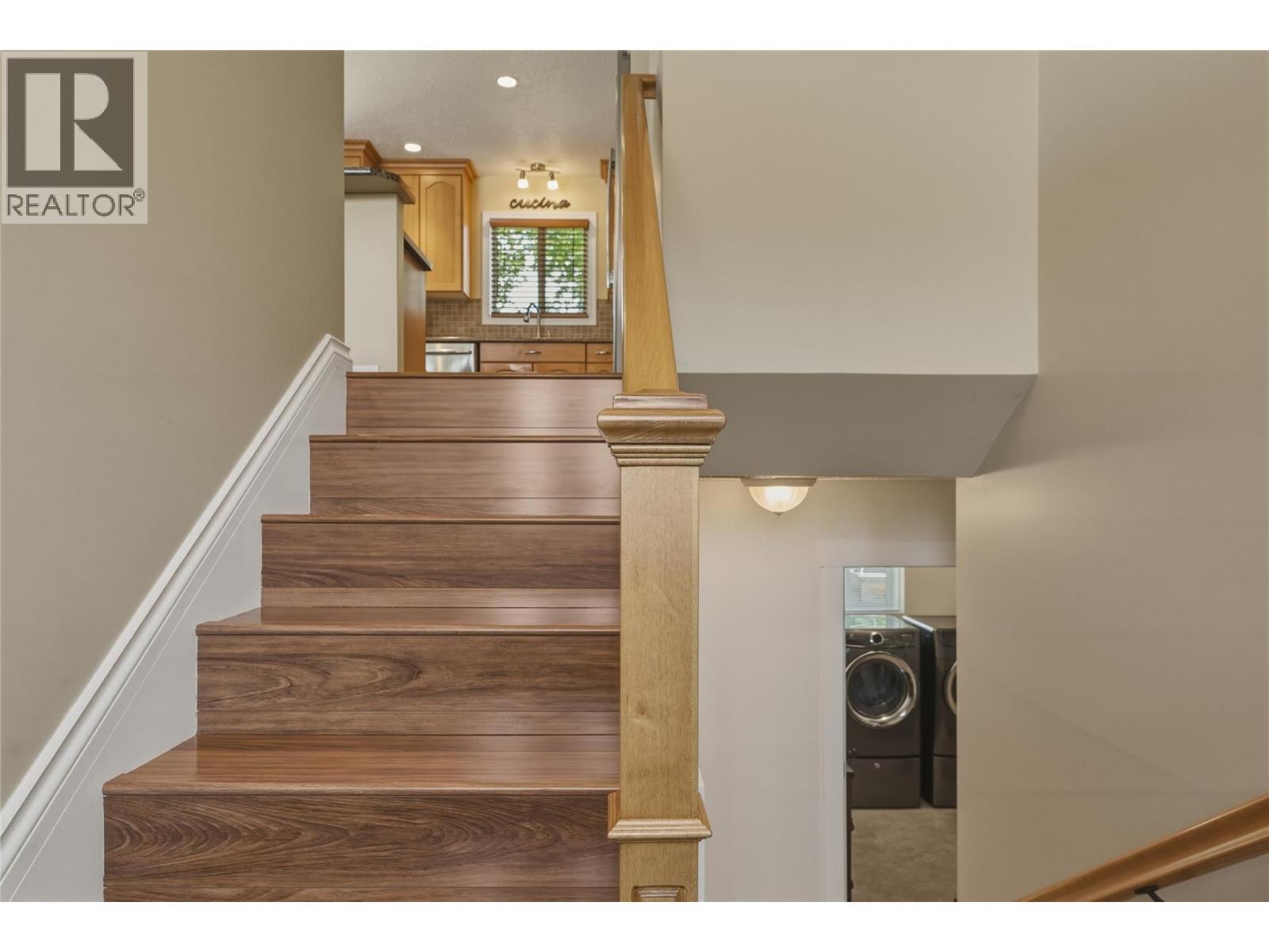 5524 South Vernon Place, Vernon, British Columbia  V1T 8N5 - Photo 5 - 10387956