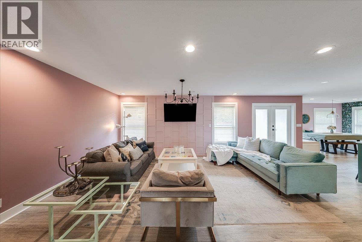 816 Columbia Road, Castlegar, British Columbia  V1N 4K6 - Photo 12 - 10388402