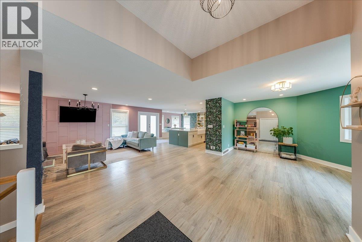 816 Columbia Road, Castlegar, British Columbia  V1N 4K6 - Photo 14 - 10388402