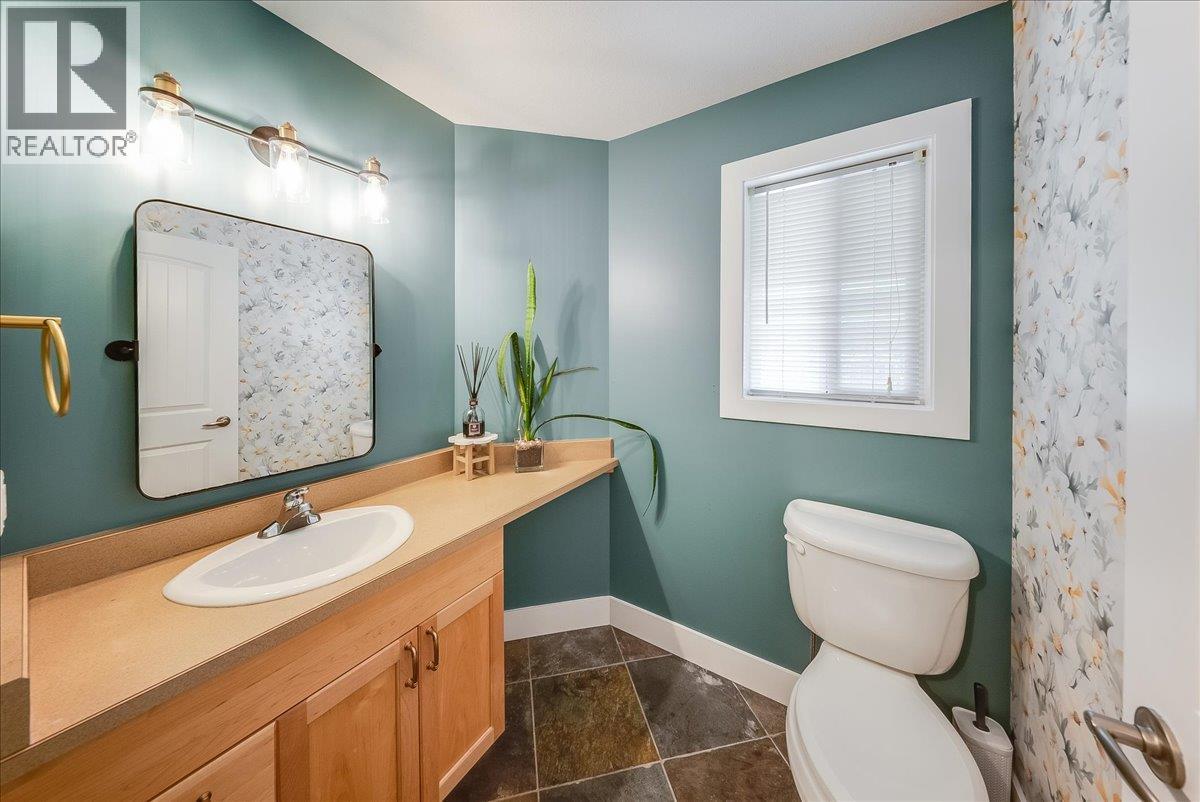 816 Columbia Road, Castlegar, British Columbia  V1N 4K6 - Photo 25 - 10388402