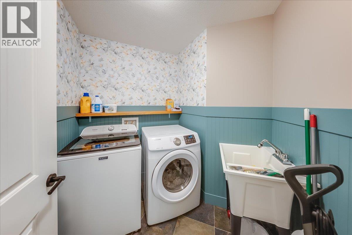 816 Columbia Road, Castlegar, British Columbia  V1N 4K6 - Photo 26 - 10388402