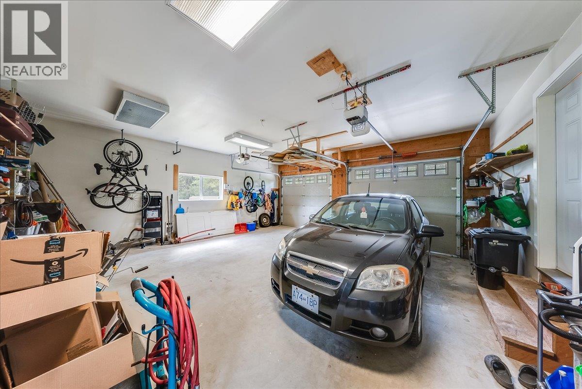 816 Columbia Road, Castlegar, British Columbia  V1N 4K6 - Photo 27 - 10388402
