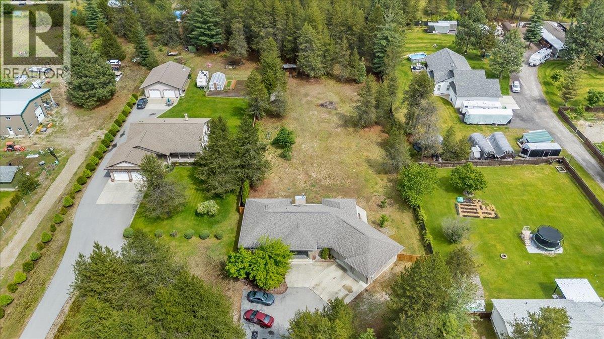 816 Columbia Road, Castlegar, British Columbia  V1N 4K6 - Photo 3 - 10388402