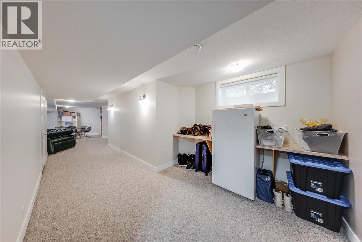 816 Columbia Road, Castlegar, British Columbia  V1N 4K6 - Photo 34 - 10388402
