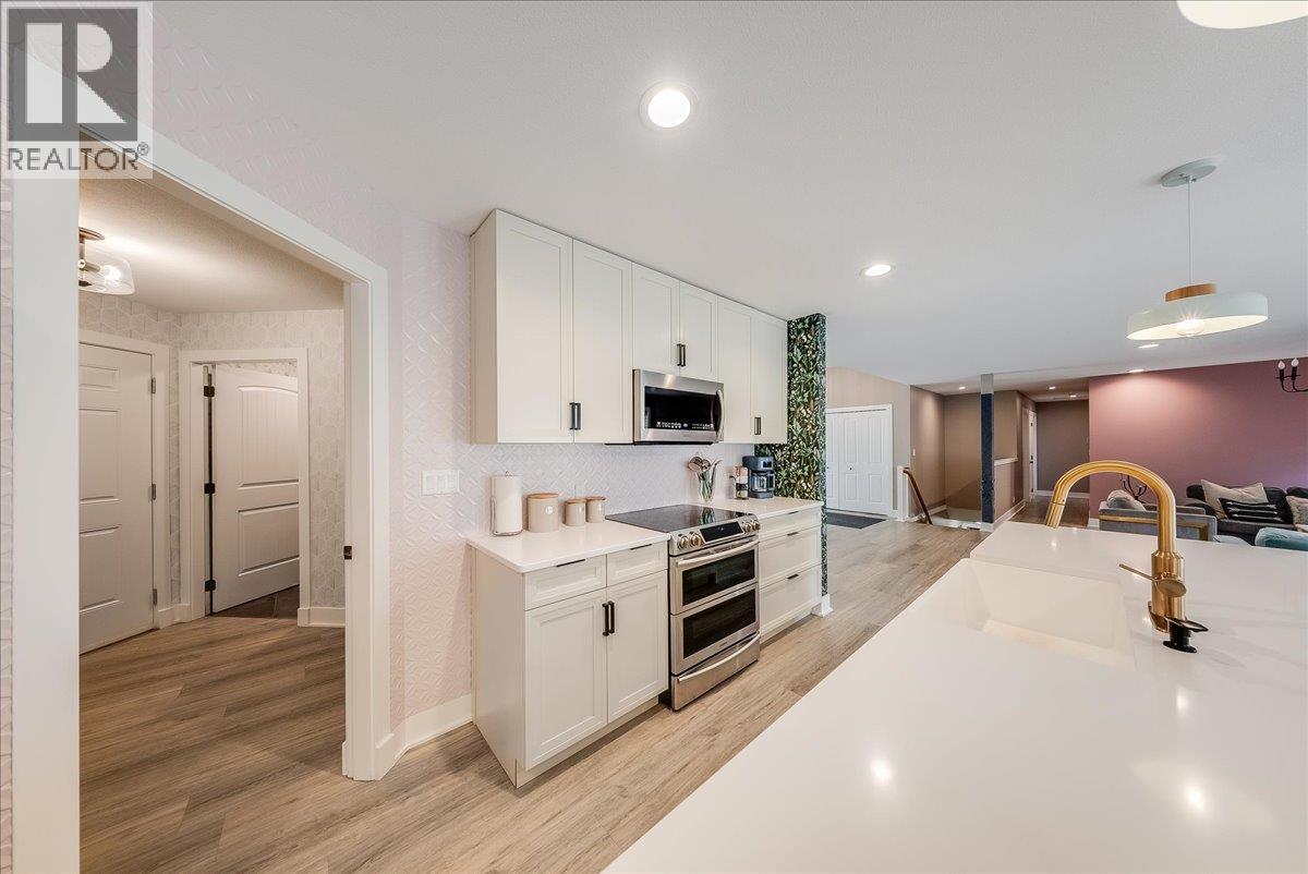 816 Columbia Road, Castlegar, British Columbia  V1N 4K6 - Photo 8 - 10388402