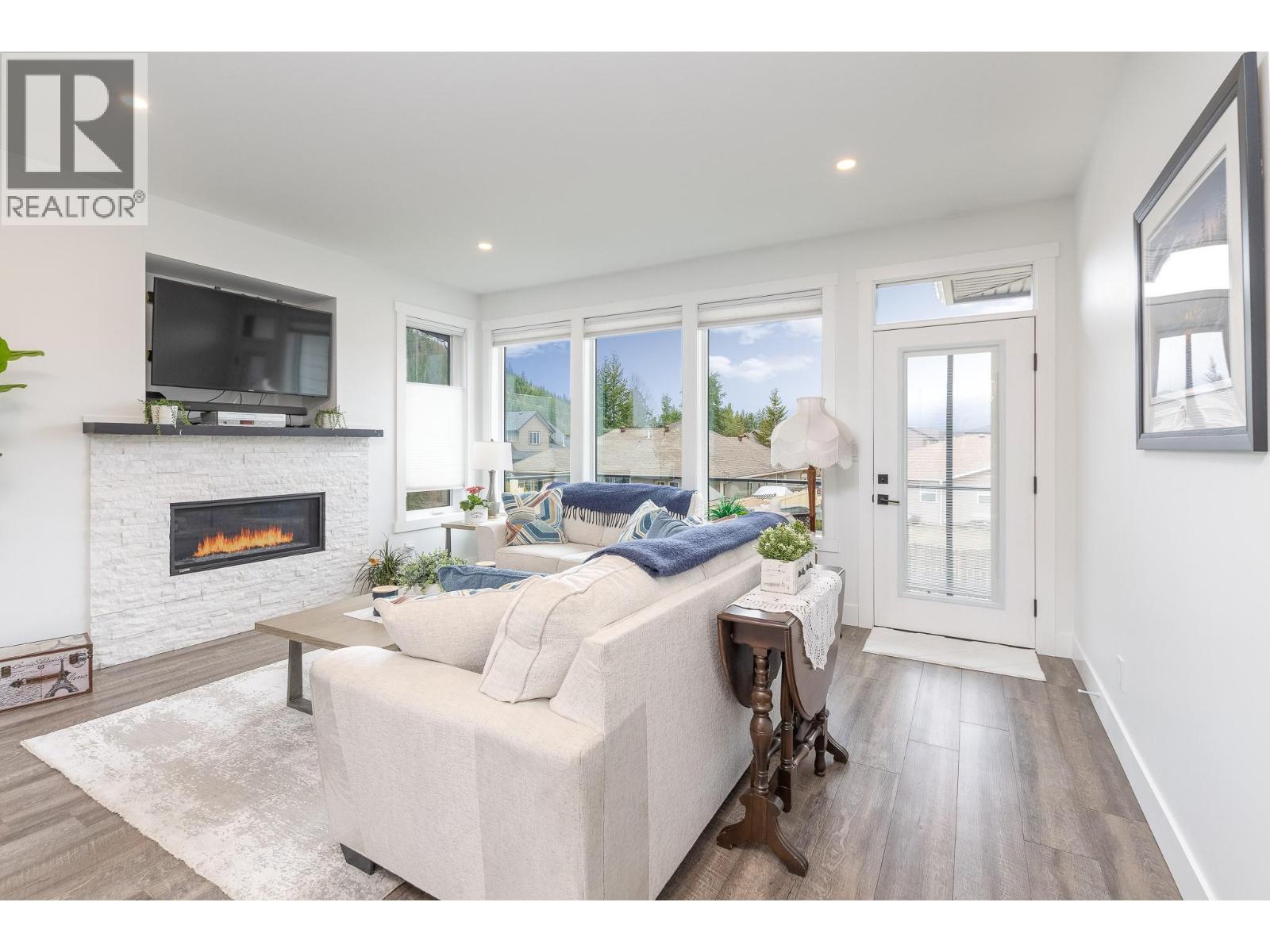 1441 20 Avenue Se Unit# 4, Salmon Arm, British Columbia  V1E 2M9 - Photo 3 - 10389358