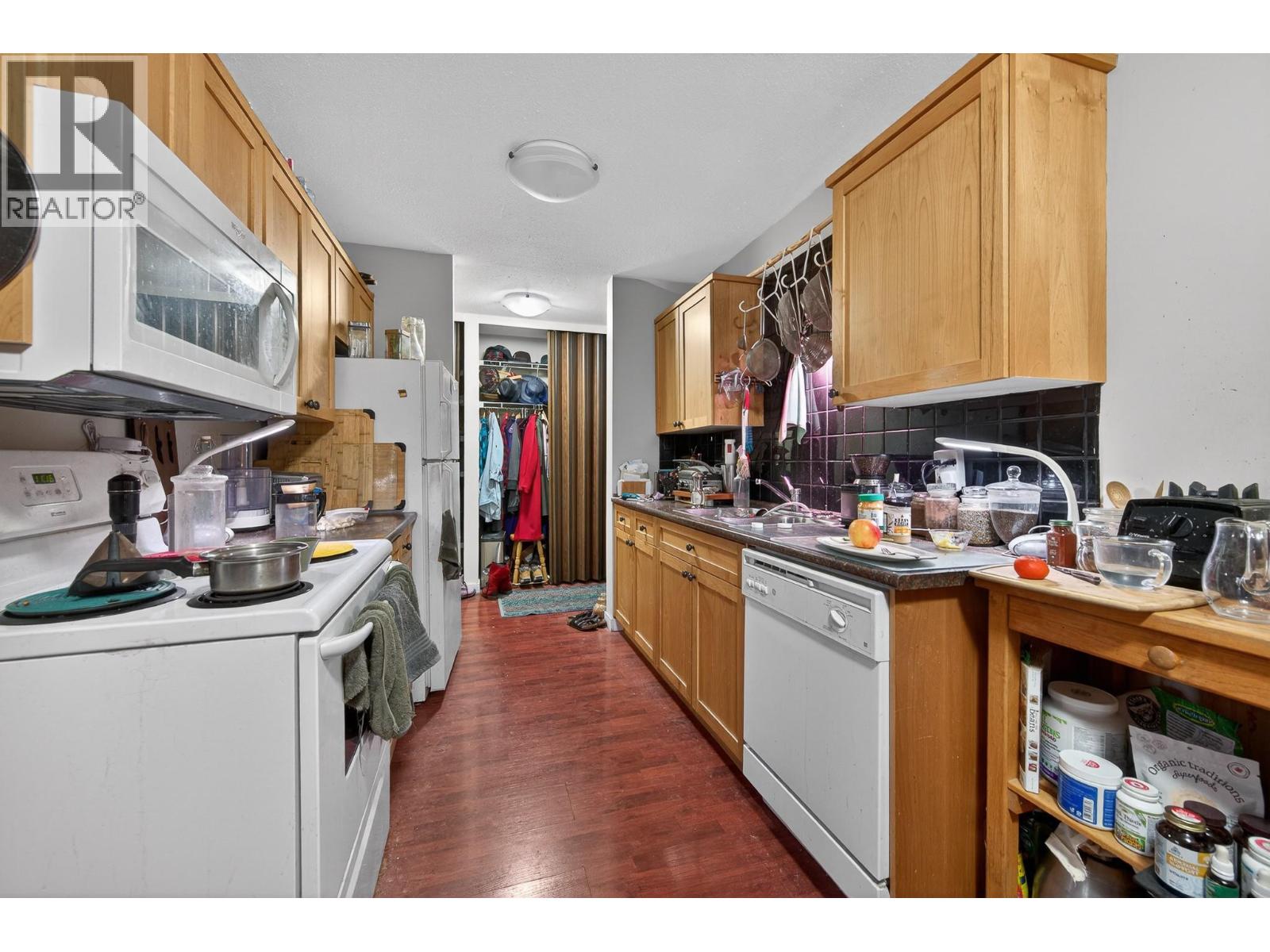 1560 Summit Drive Unit# 106, Kamloops, British Columbia  V2E 1R5 - Photo 6 - 10389317