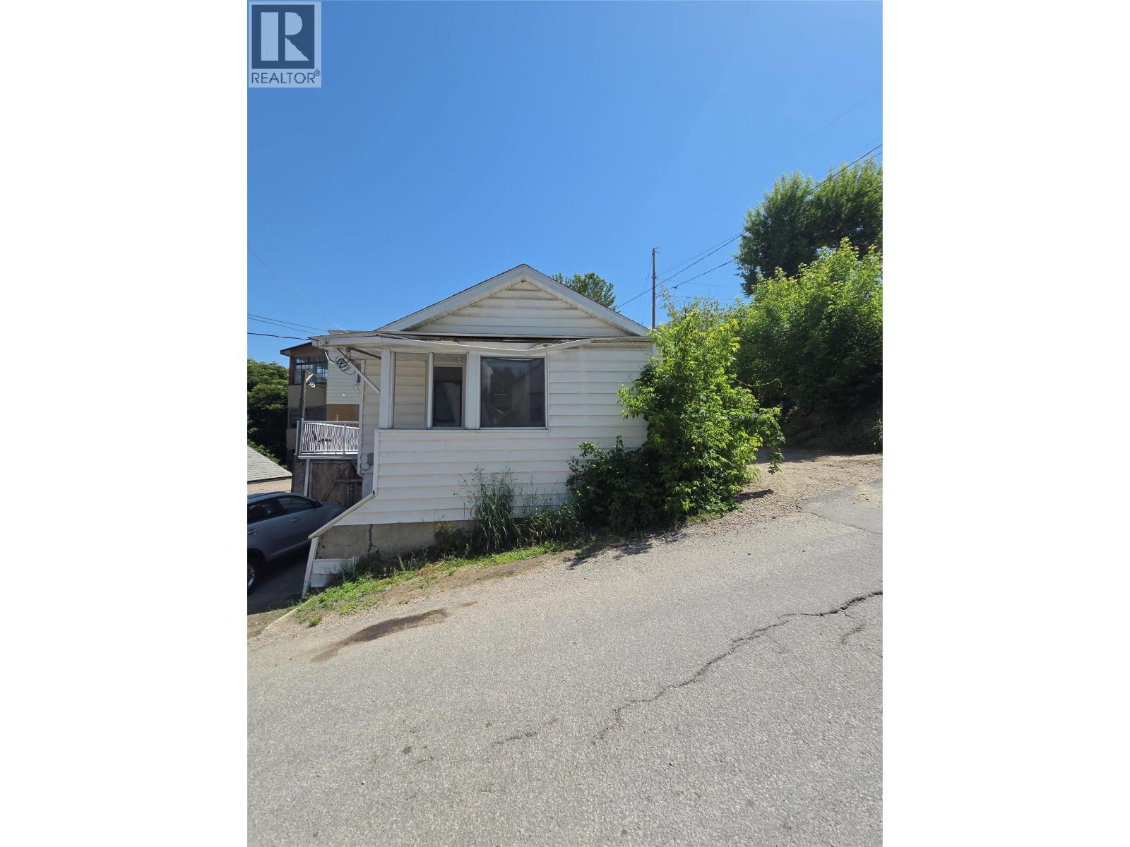 304 Mcanally Street, Trail, British Columbia  V1R 3R4 - Photo 2 - 10389199