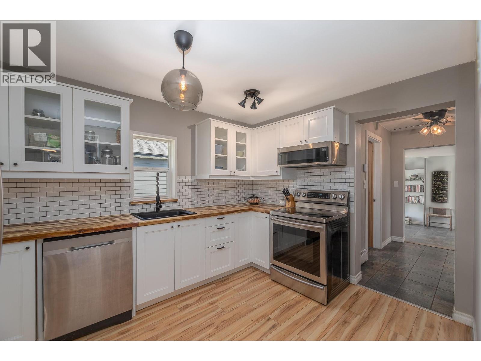 430 6th Avenue, Keremeos, British Columbia  V0X 1N3 - Photo 14 - 10389194