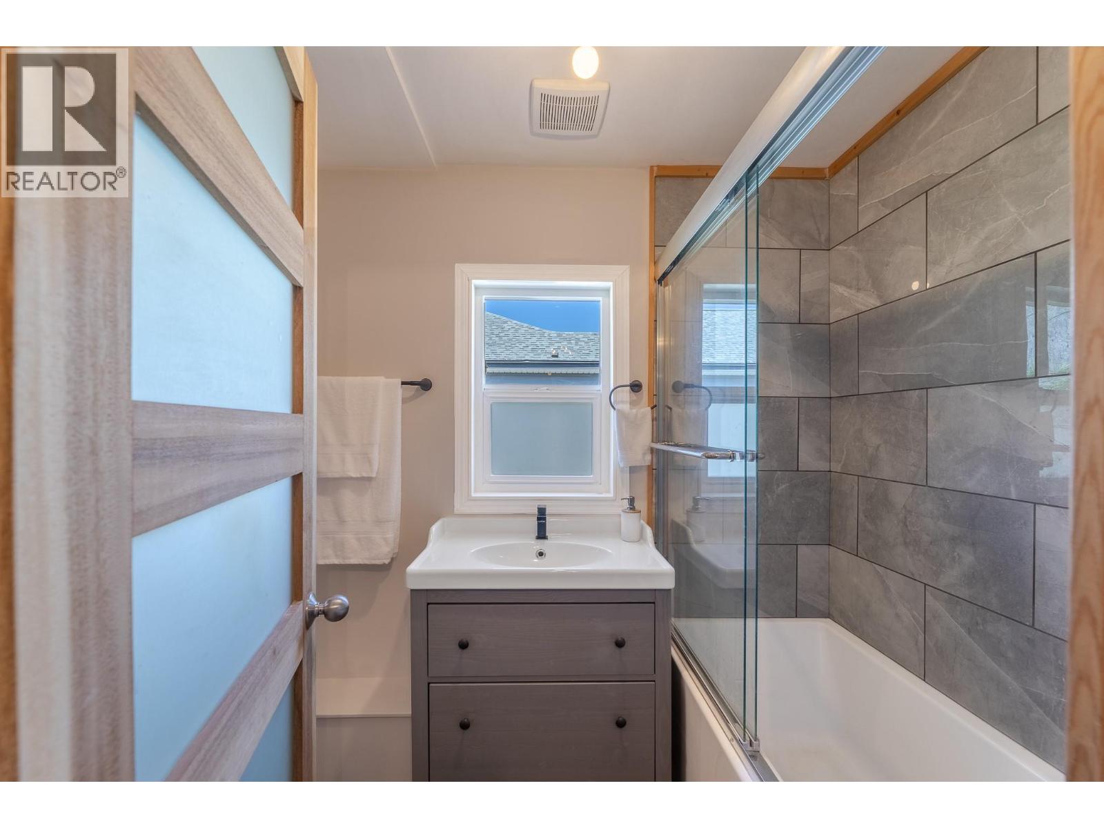 430 6th Avenue, Keremeos, British Columbia  V0X 1N3 - Photo 19 - 10389194