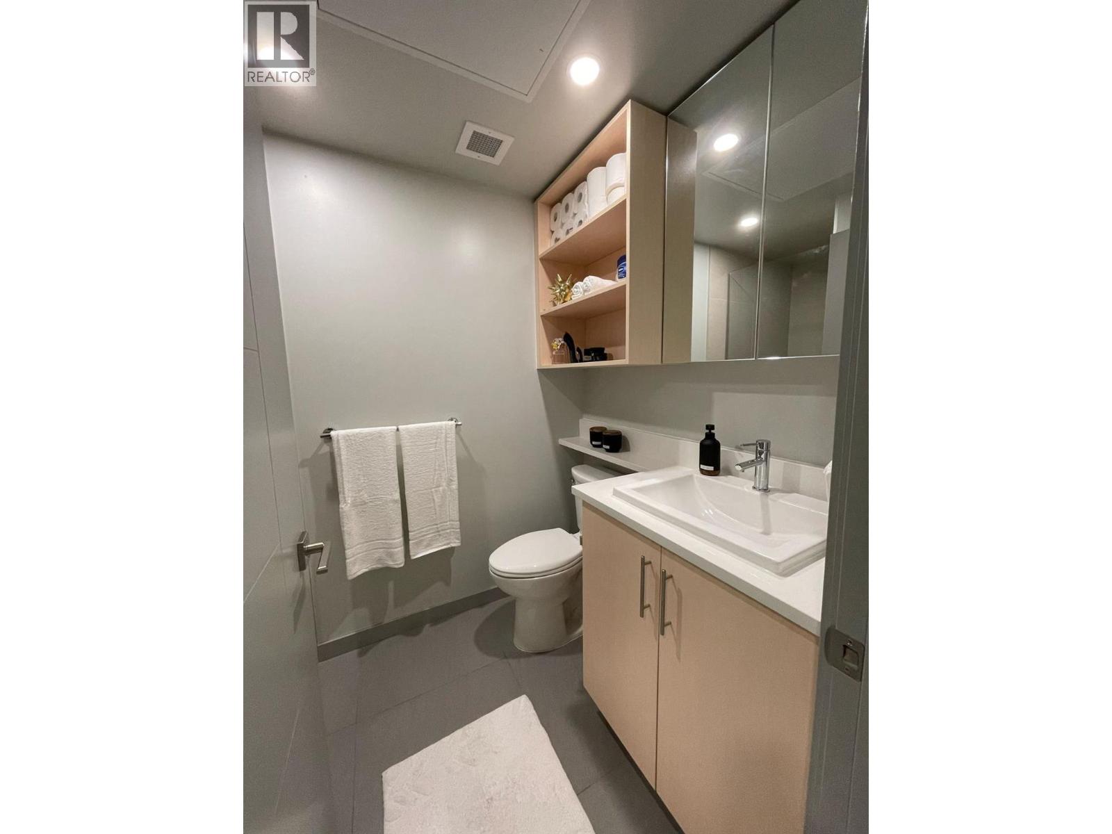 345 DOUGALL Road N Unit# 215, kelowna, British Columbia