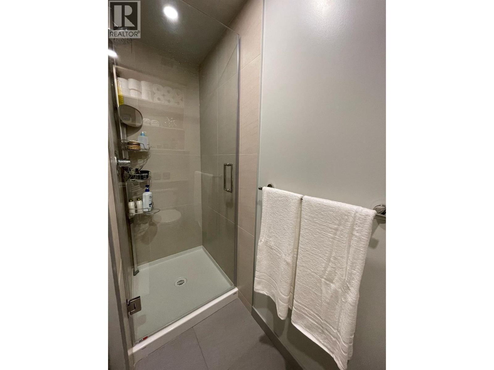 345 Dougall Road N Unit# 215, Kelowna, British Columbia  V1X 3K8 - Photo 2 - 10389211