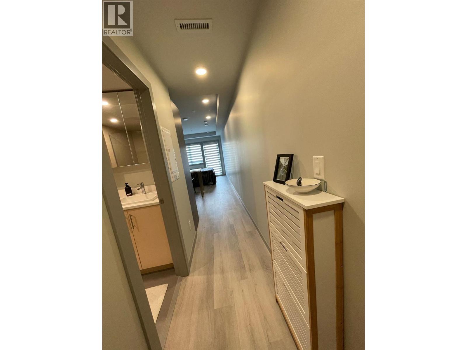 345 Dougall Road N Unit# 215, Kelowna, British Columbia  V1X 3K8 - Photo 3 - 10389211