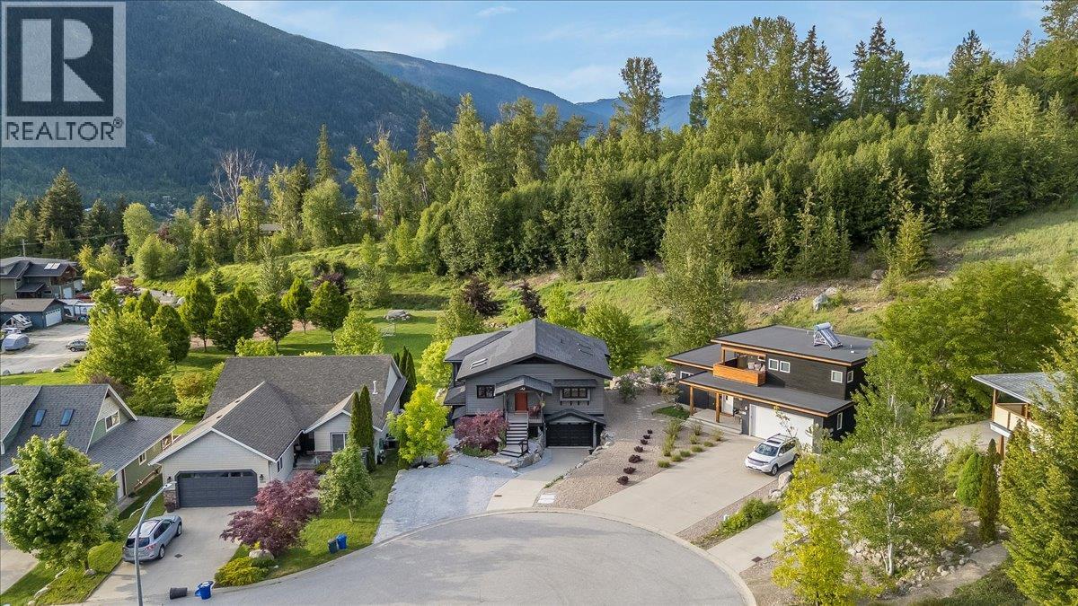 530 Foster Place, Nelson, British Columbia  V1L 7A9 - Photo 2 - 10389170