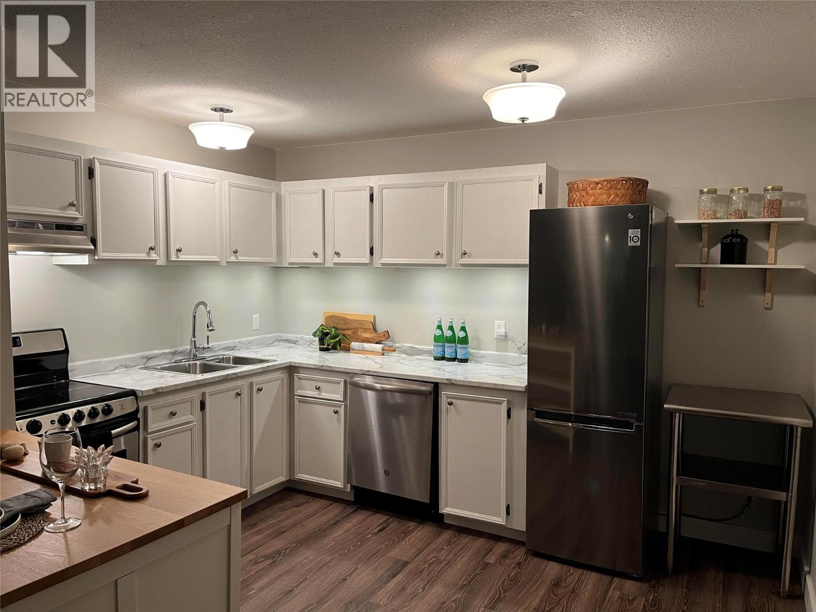 150 Skaha Place Unit# 201, Penticton, British Columbia  V2A 7K1 - Photo 4 - 10389115
