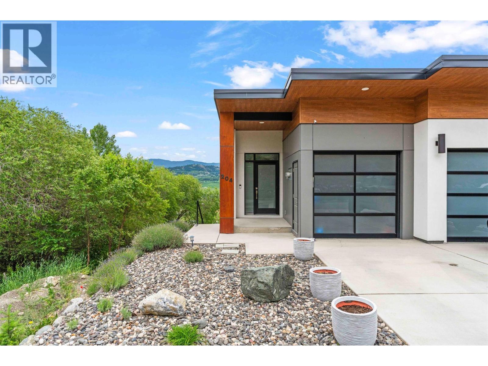 206 Vineyard Way, Vernon, British Columbia  V1H 1Z7 - Photo 4 - 10389059
